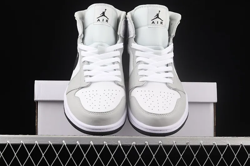 All Categories Air Jordan Jordan Series Basketball Shoes Air Jordan 1 Mid Differentiated Versions Air Jordan 1 Mid AJ1 Joe 1 New Ash Mid-top Cultural Basketball Shoes BQ6472-015